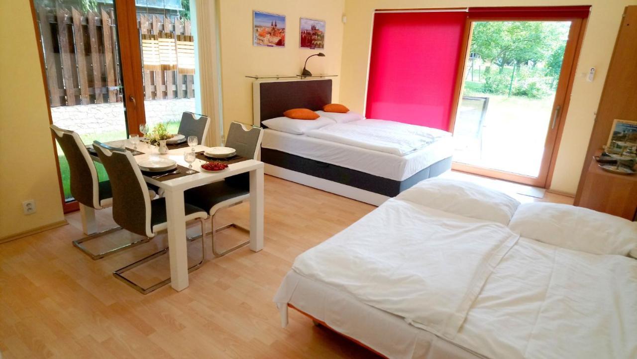 Lovely Apartment, Garden, Parking, Wifi, Netflix Praha Bagian luar foto